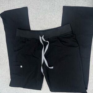 Figs Women's Kade Cargo Scrub Pants Black Small tall ST